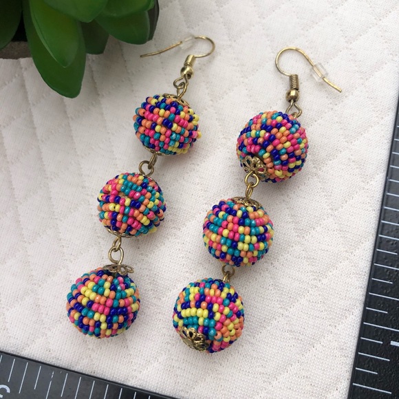 Super lightweight colorful fun earrings 💗 - Picture 4 of 7